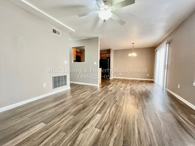 Foto del edificio - 3101-3103 NW Gateway Dr