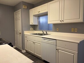 Building Photo - 902 Tomahawk Ct