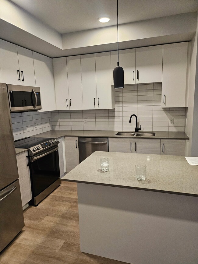 Building Photo - 2465 Gateway Rd