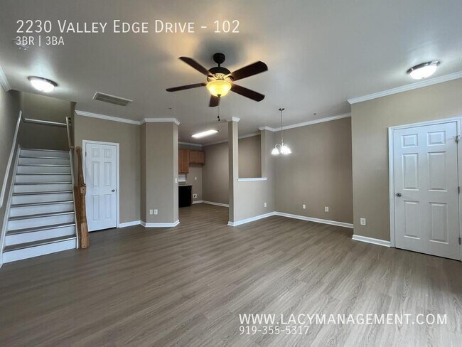 Foto del edificio - 2230 Valley Edge Dr
