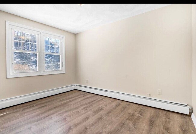 Building Photo - 14 Monson St