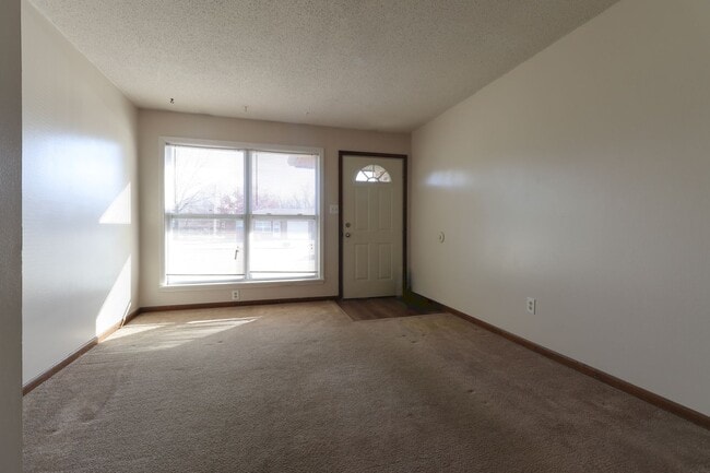 Building Photo - 2503-2503 E Morris Dr