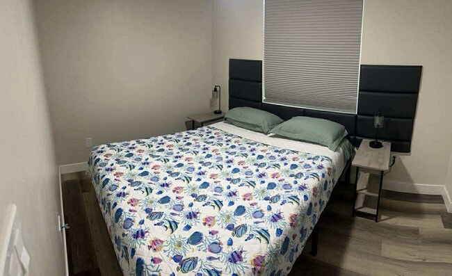 Foto del edificio - 4762 Voltaire St