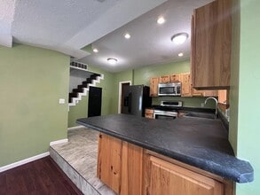 Building Photo - 867 Browning Ave