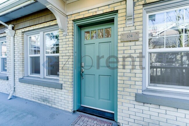 Foto del edificio - 2225 Eastlake Ave E