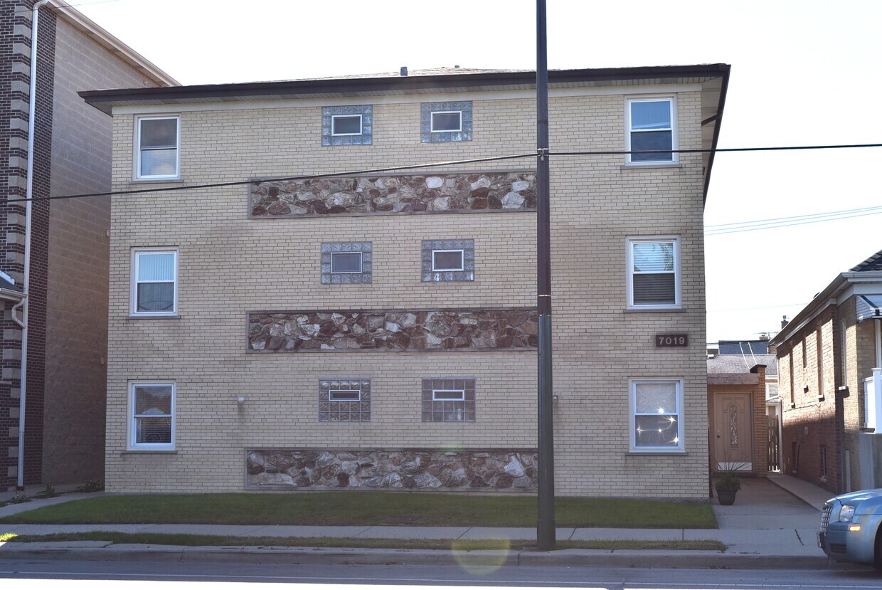 Primary Photo - 7019 W Irving Park Rd