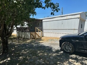 Building Photo - 130 Pelt Ln