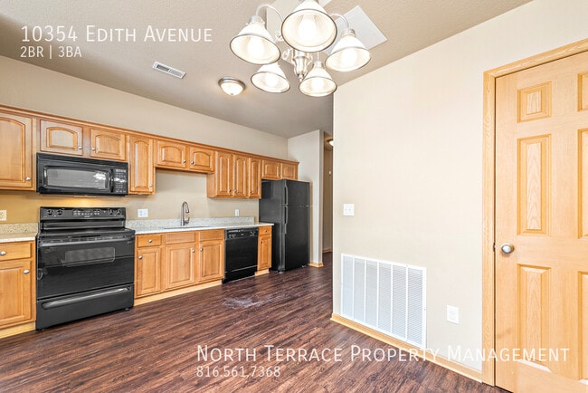 Building Photo - Updated 2BR Townhome in Piper School District
