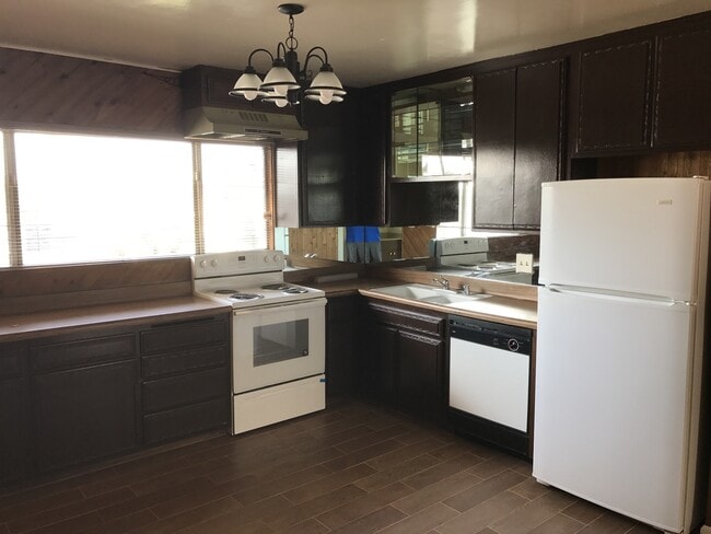 SPACIOUS Upper 2 bedroom unit, Bellflower ... - SPACIOUS Upper 2 bedroom unit, Bellflower ... Apartment