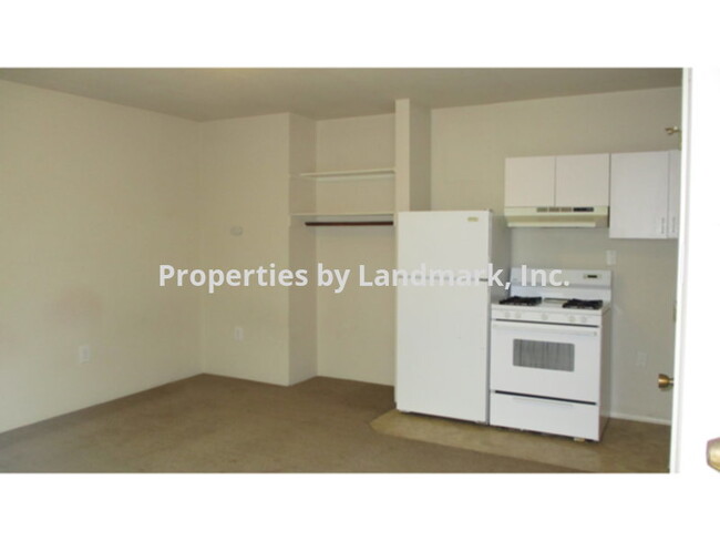 Building Photo - 605 S Sequim Ave