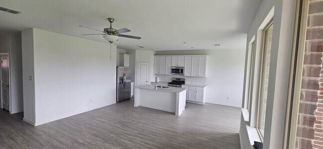 Building Photo - 1408 Rousseau Dr