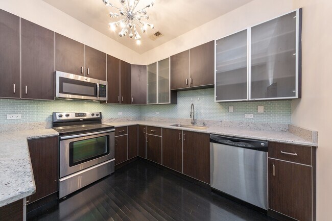 Building Photo - 1245 N Clybourn Ave