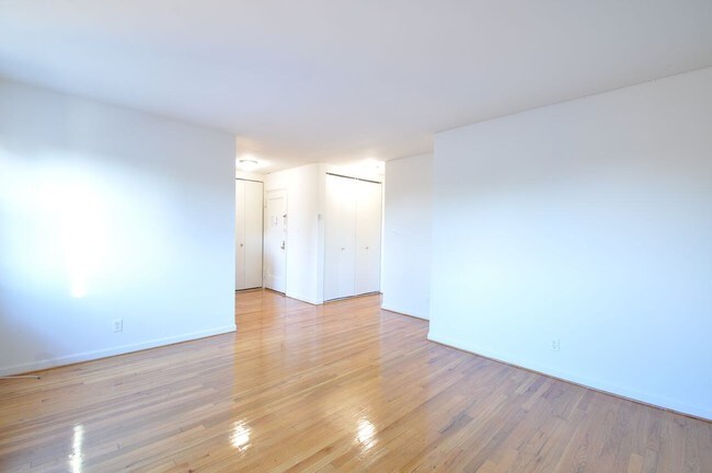 Building Photo - 43rd Avenue