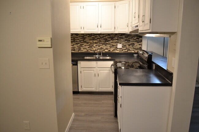 Building Photo - 7311 Trotter Ln D