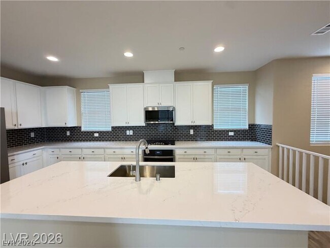 Building Photo - 1741 N Desert Foothills Dr