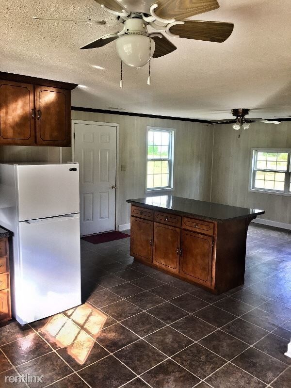 Building Photo - 2 br, 1 bath House - 1172 Evergreen Rd