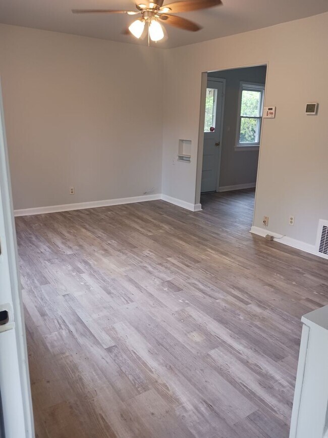 Foto del edificio - Newly Remodeled 4 bed 1 bath in Pleasant R...