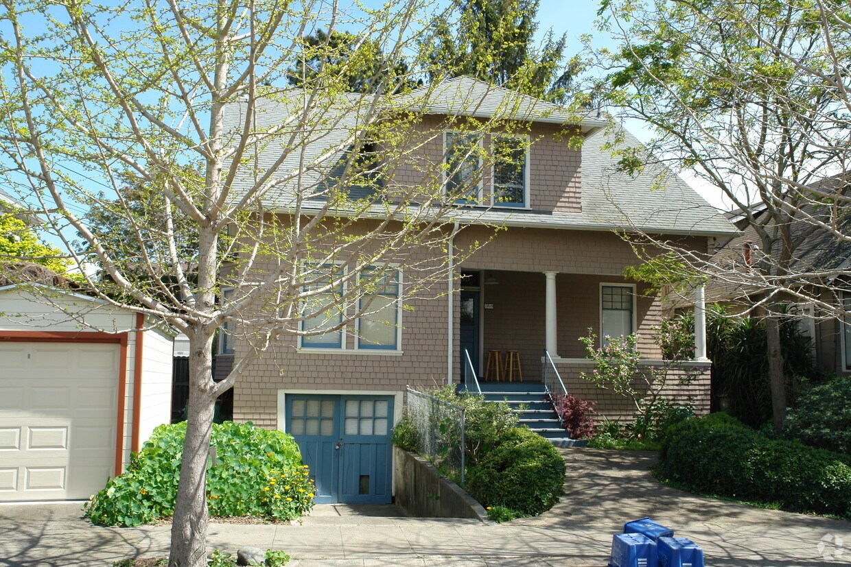 Primary Photo - 2409 Jefferson Ave