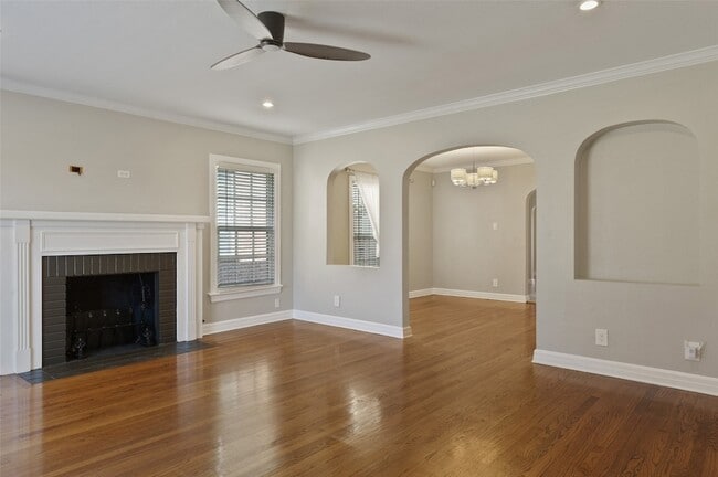 Building Photo - 7115 La Vista Dr