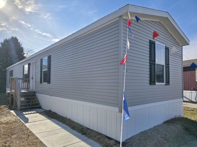 Foto del edificio - 1404 W Commodore Blvd