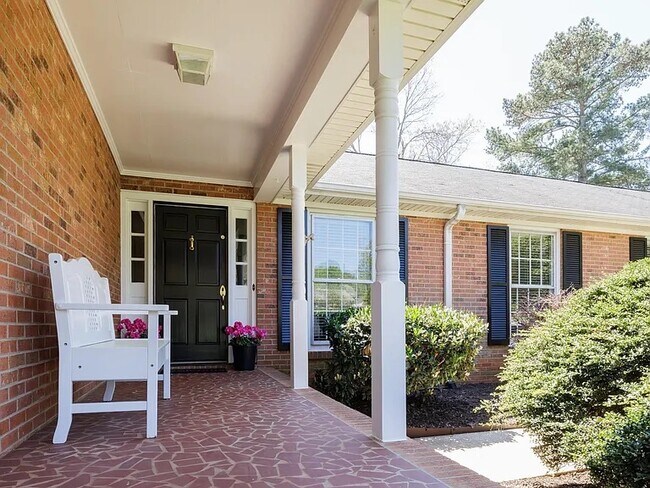 Foto del edificio - 512 Devenger Rd