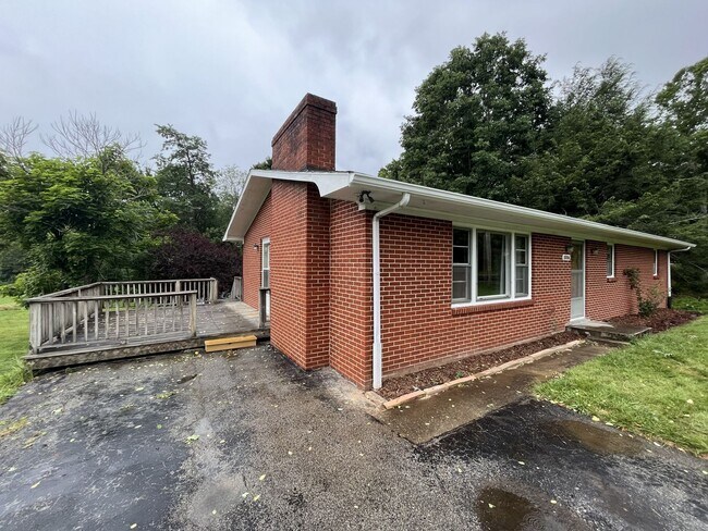 Foto del edificio - 1006 Hodges Gap Rd