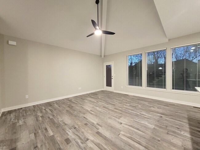 Building Photo - 12372 S Prairie Creek Rd