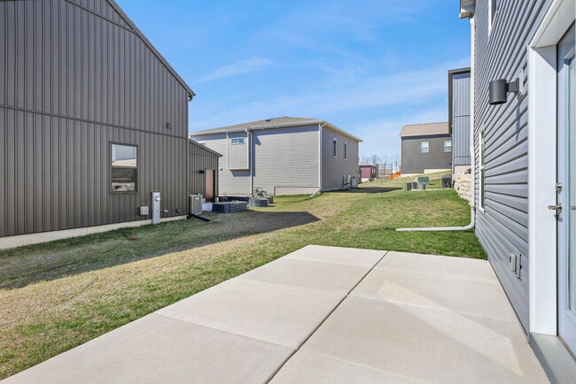 Building Photo - 113 Lupine Ave