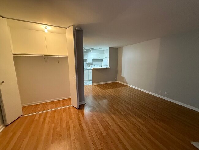 Foto del edificio - 744 W Gordon Terrace