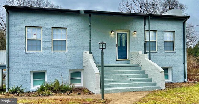 Building Photo - 8304 Maplewood Dr