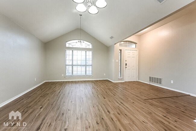 Building Photo - 2526 Sunset Dr