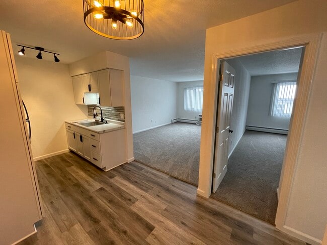 Building Photo - Saint Clair Apartments