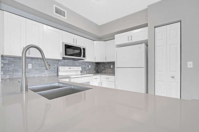 Building Photo - 2120 West Preserve Way #306