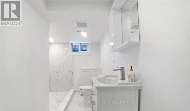 Building Photo - 28 Charlbrook Ave