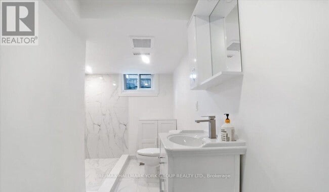 Photo du bâtiment - 28 Charlbrook Ave