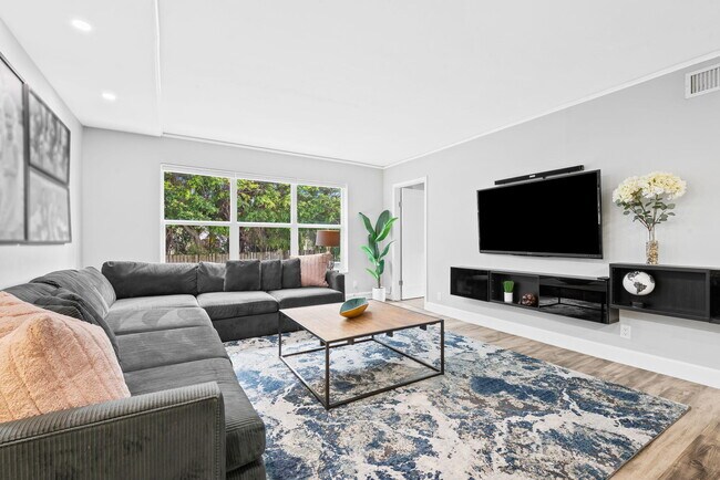 Foto del edificio - 1881 Middle River Dr