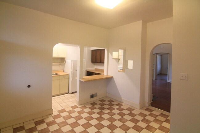 Building Photo - 442 S Trenton Ave