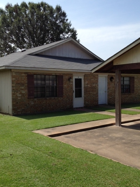 Building Photo - 6009 Quail Ridge