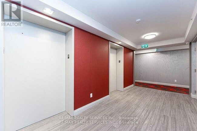 Building Photo - 30 Meadowglen Pl