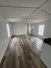 Building Photo - 8 Pin Oak Ln