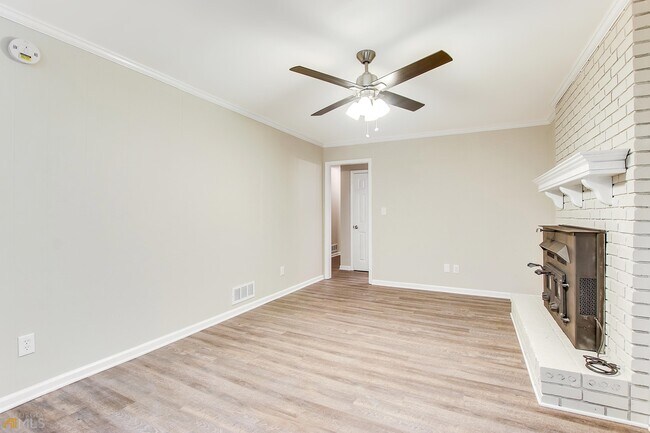 Building Photo - 3617 Collins Dr