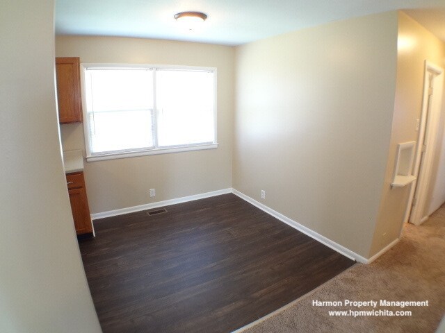 Building Photo - Three Bedroom One Bathroom Single Family H...