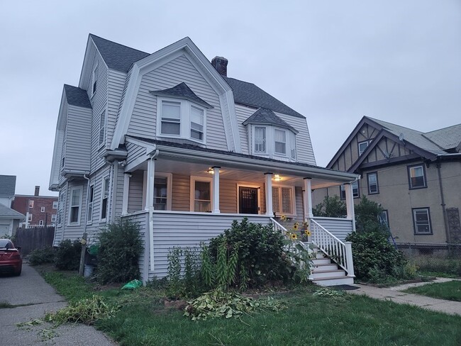 Building Photo - 56 Elm Ave