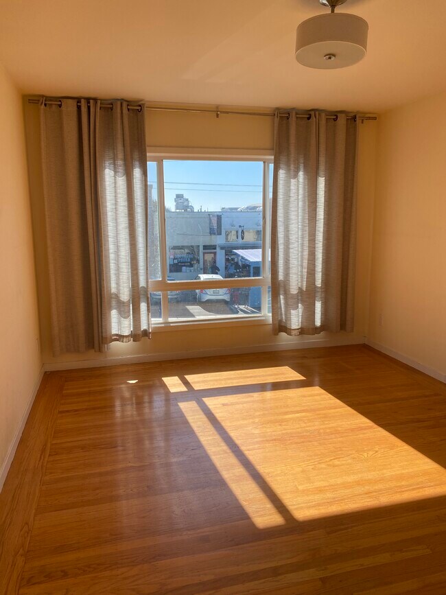 Bedroom - 3620 Taraval St