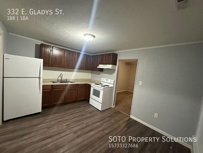 Building Photo - 332 E Gladys St