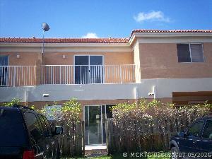Foto del edificio - 229 E 3rd St