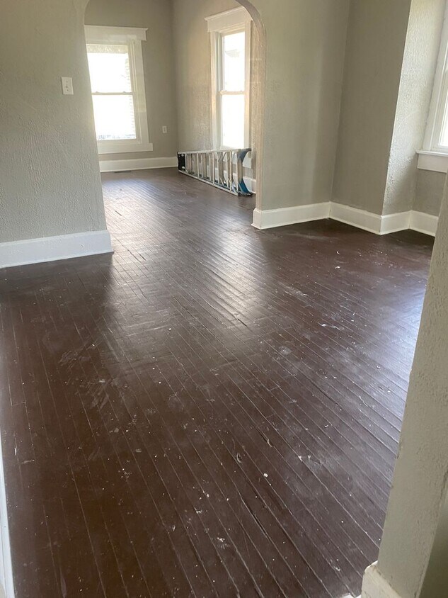 Foto principal - 4 bedroom House On Lasalle St!