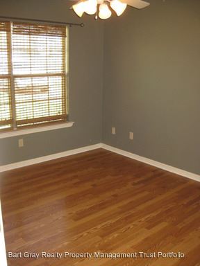 Foto del edificio - 1509 Pine Crest Dr