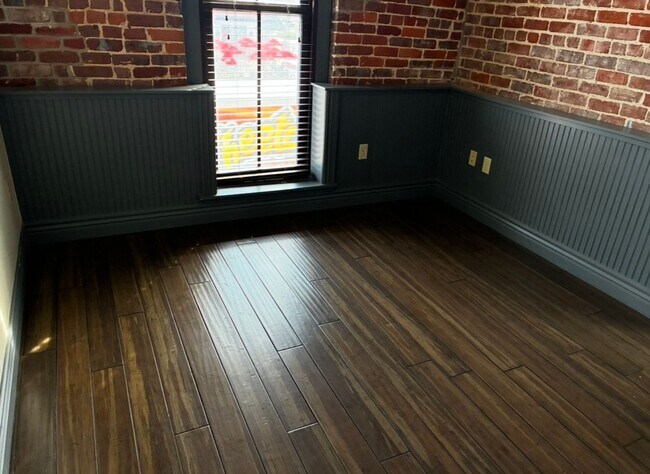 Building Photo - The Breezeway Apartments