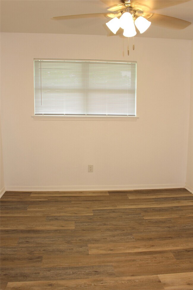 Foto del edificio - 1802 Sleepy Creek Way